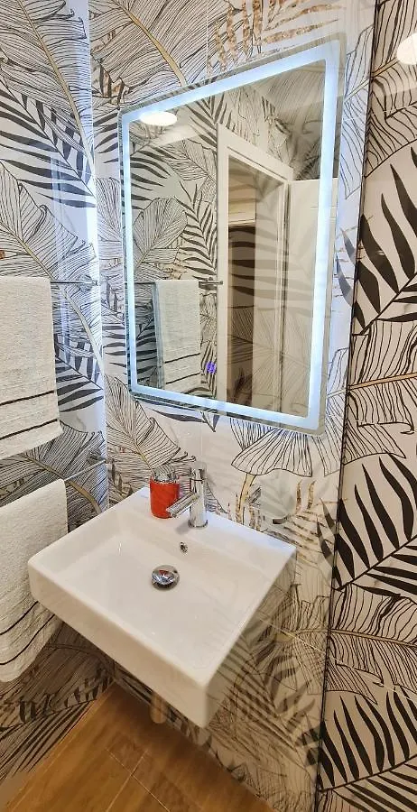 2V1 - Center Apartment 3 Tirana 0*,  Albania